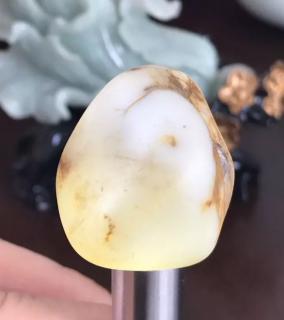 籽料瑕疵背后惊喜!教您用务优强光手电来识别