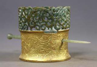 臻品旧藏老和田玉包金錾刻帽冠 高10厘米,长20厘米,宽9.5厘米,重225克