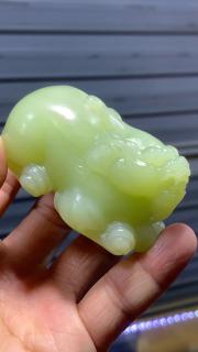 精美和田玉黄口貔貅手把玩