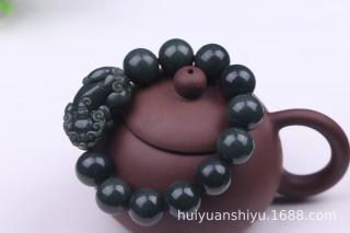 批发新疆和田玉青玉貔貅手链男女款貔貅手串青玉圆珠手串黑青色珠