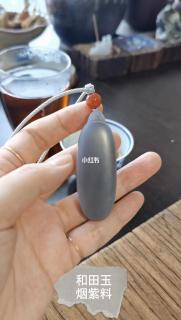 温柔的颜色:烟紫料和田玉吊坠