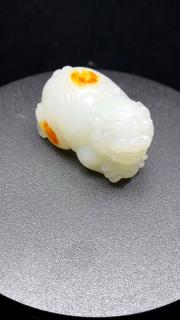 和田玉杨紫白玉貔貅:灵兽护体,财运亨通