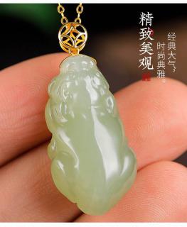欧采妮和田玉吊坠 天然玉石貔貅挂坠18k金镶青玉项链玉坠礼物证书