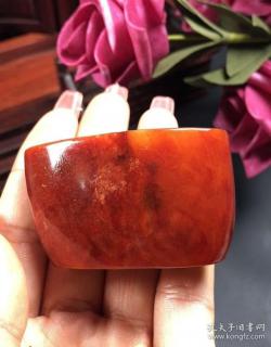 新疆和田玉籽料带扣把件(红沁皮辟邪图案)挂件