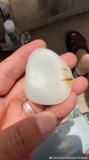 新疆和田玉籽料原石,新料子55.8克 白度一级白 毛孔清晰 玉质细润 独